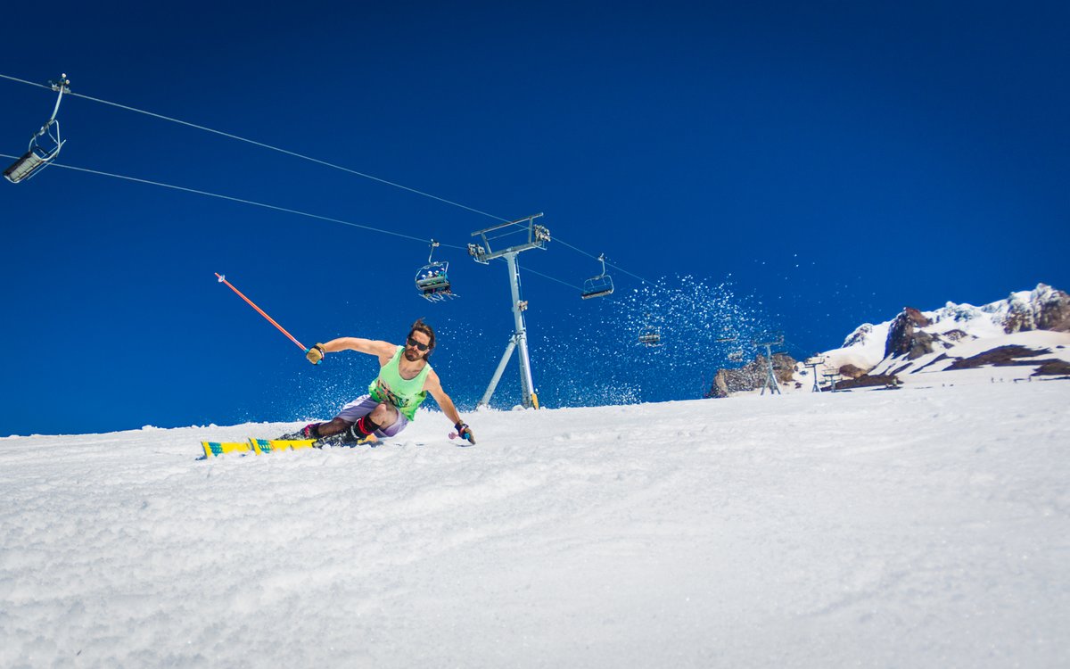 ZachsORoutdoors's tweet photo. REALLY fun new podcast from our ace intern @emmmalogan about summer skiing, even during an extreme heatwave! 

We covered everything you need to know about shredding the famed Palmer snowfield at @timberlinelodge on Mt. Hood

Makes me wanna try!  Listen: https://t.co/VsU4B14oxe https://t.co/spyHMEGkMf