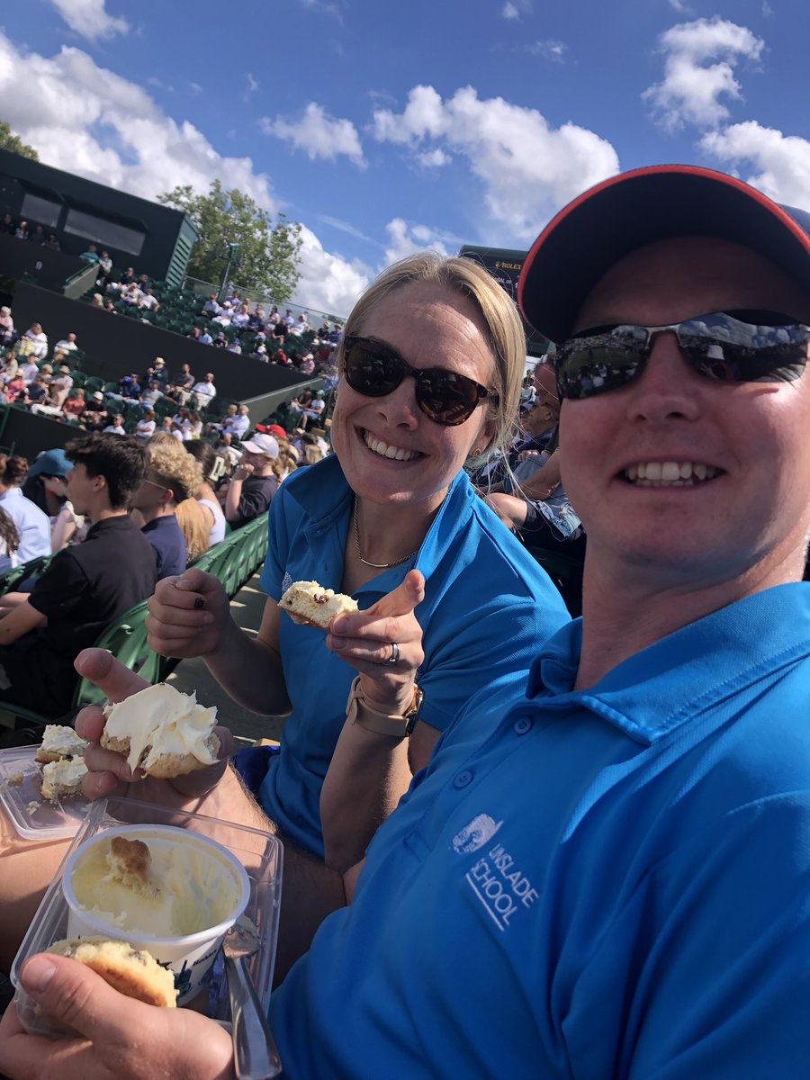 So lovely to be back in the blues out with the wonderful linslade pupils today @wimbledon, &amp; of course with my old friend Mr C! <a href="/linsladeschool/">Linslade School</a> <a href="/LinsladePe/">Linslade School PE Department</a> <a href="/LLSSP/">Leighton-LinsladeSSP</a>