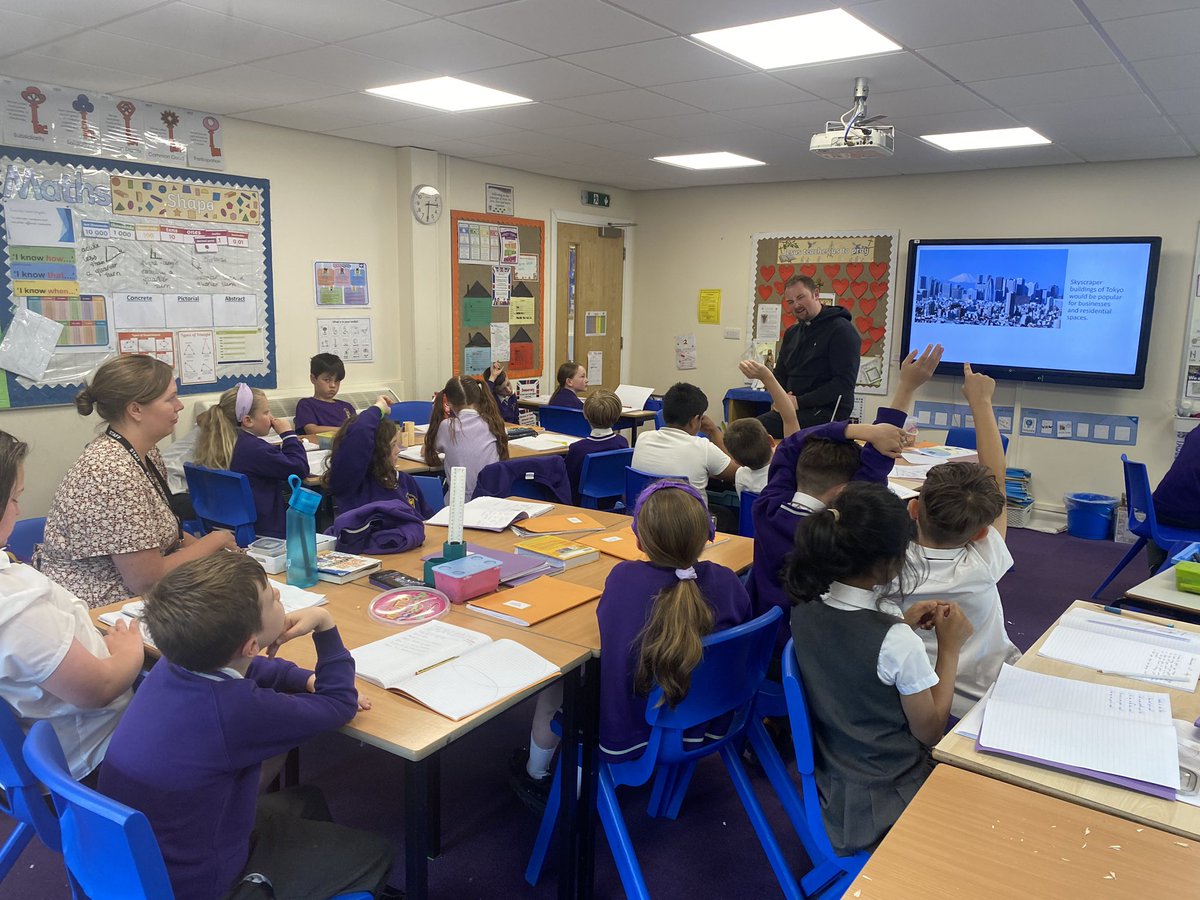 StAlbans_Sch's tweet photo. Thank you Fr Toby for talking to Y4 today about being altar servers and about the roles and responsibilities of being a priest. #CatholicLife #ServingChrist #Y4 #FollowingintheFootsteps https://t.co/JA9bukKnkE