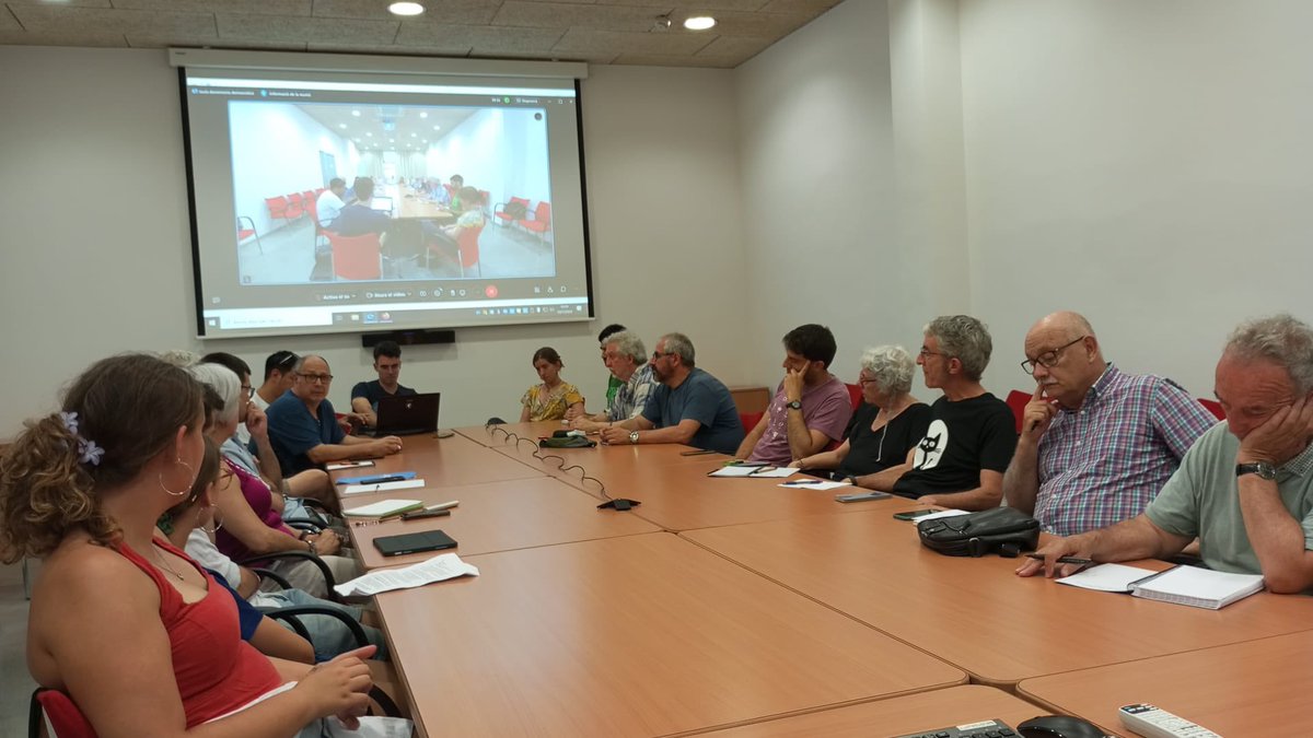 deusedes's tweet photo. Avui la #TauladeMemòria de @BCN_SantsMont ens hem reunit. Molt bon ambient i molta feina per endavant #nomenclator #faristols #refugis #patrimoni #memoriademocratica #barriabarri https://t.co/Vfq9fuRESr
