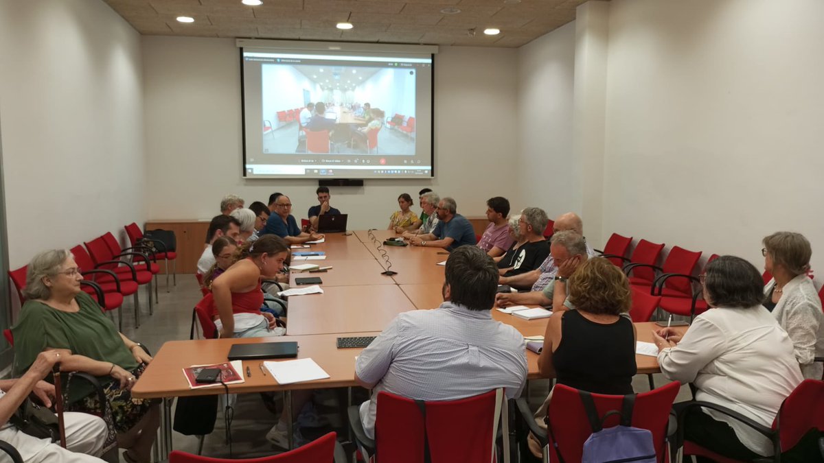 deusedes's tweet photo. Avui la #TauladeMemòria de @BCN_SantsMont ens hem reunit. Molt bon ambient i molta feina per endavant #nomenclator #faristols #refugis #patrimoni #memoriademocratica #barriabarri https://t.co/Vfq9fuRESr
