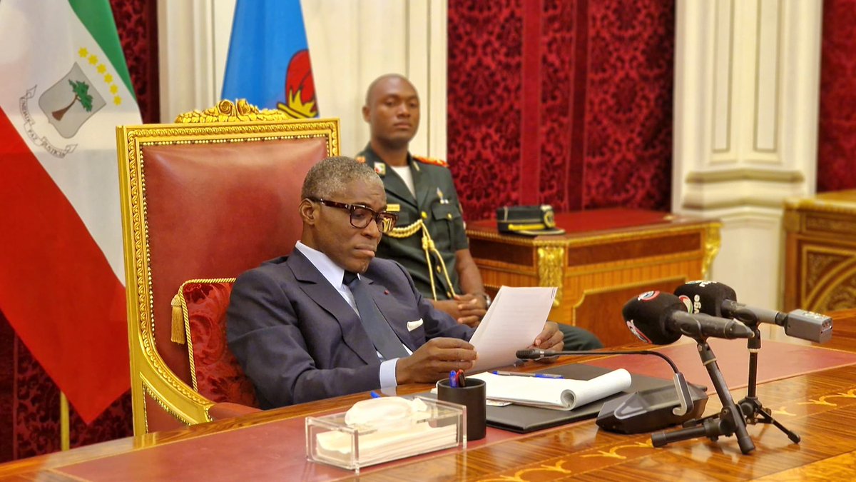 Tras discutir sobre las irregularidades que se registraban en el proyecto de abastecimiento de agua potable de parte de China Gesuba, he recomendado a la empresa traer a sus expertos para hacer otro estudio junto a Obras Públicas, GE-Proyectos y Tesorería a fin de tener un inform