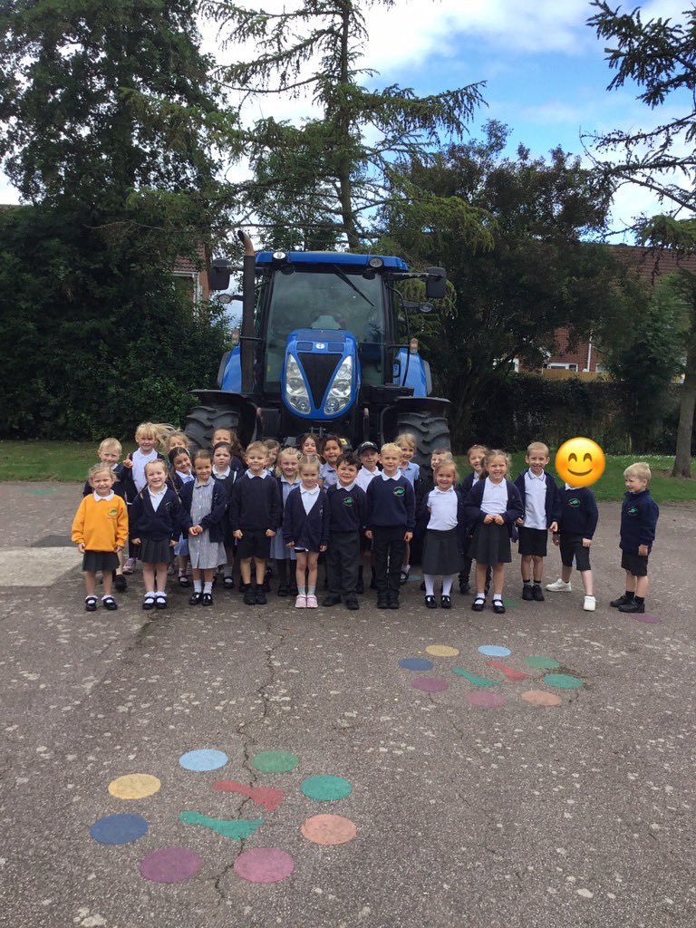 SarahLouP_HT's tweet image. We also had a visit from the big blue tractor 🚜 today! Thank you Farmer John for talking to @WybertonPrimary EYFS and KS1 all about tractors and farming!#growingfutures #Careersweek #authenticlearning