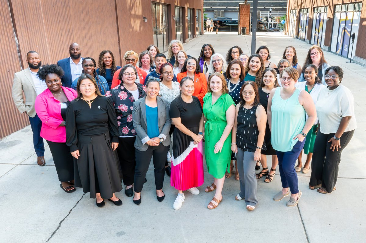 SupportGenHope's tweet photo. Thank you to everyone who contributed to this Cohort’s success for your dedication to creating more family-inclusive institutions! Let’s give it up for our 2022 #FamilyU Cohort: @accdistrict, @WeAreHCCS, @MadisonCollege, @Norfolkstate, @sdmesacollege, @SFCCNM, &amp; @VSU_1882 👏 https://t.co/jjQF9jRe2g