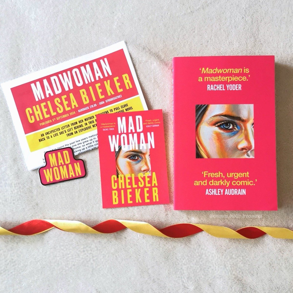 Bibliotreasures's tweet photo. Thank you @OneworldNews for this copy of #Madwoman by @chelseabieker I can't wait to read this one soon with @Squadpod3
Out September 5th
Pre-order here: https://t.co/ziMbJtlHdW
#Bookmail #BookTwitter #SquadpodBookFeatures #EmmasAnticipatedTreasures https://t.co/gmEuwTmsu2