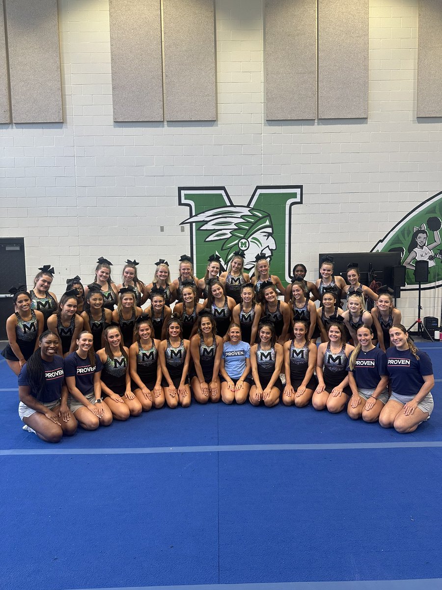 shannonbed's tweet photo. So thankful for Proven Cheerleading for helping polish our skills!! 💚🖤🤍 #GoChiefsGo https://t.co/w3K0yENspB
