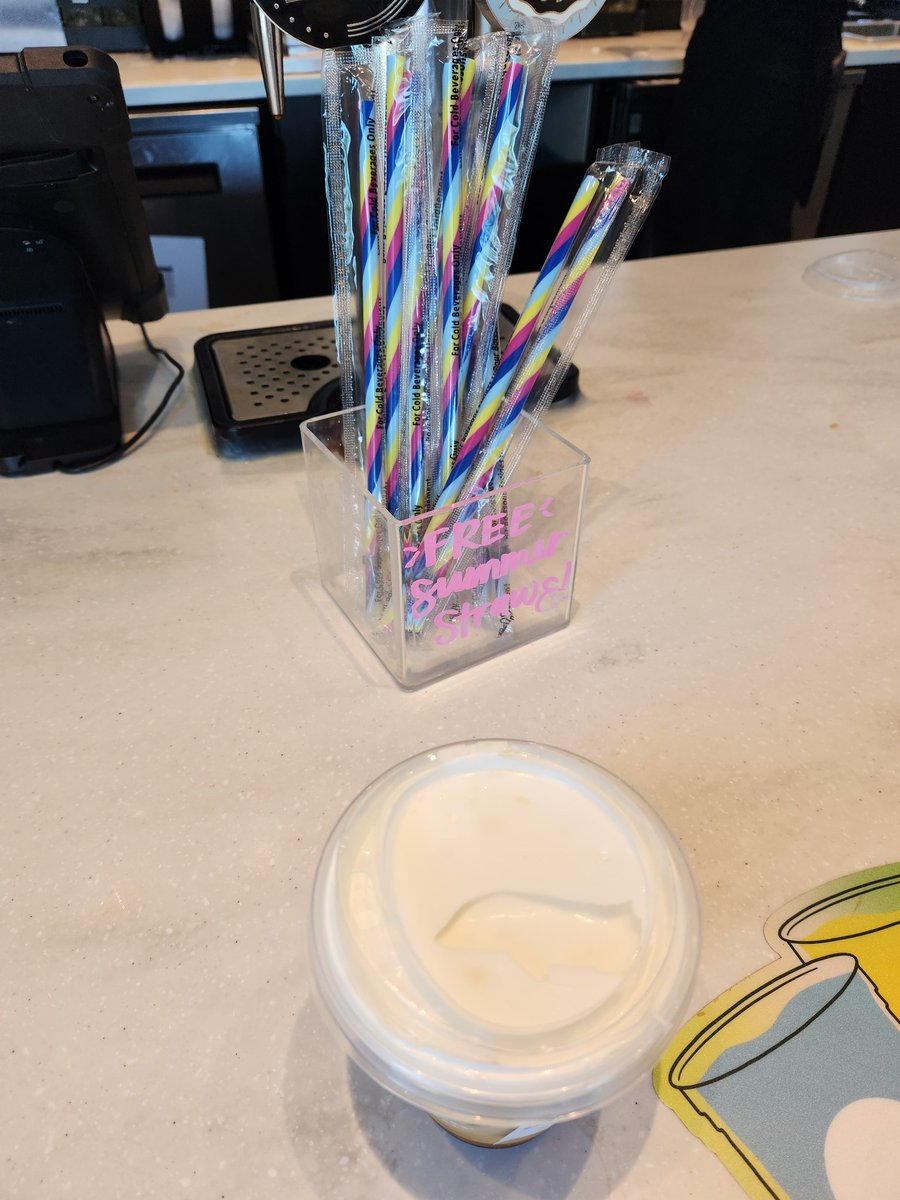 SusanSusanto17's tweet photo. Free straws TODAY  @Starbucks https://t.co/0fxoFsLZqw