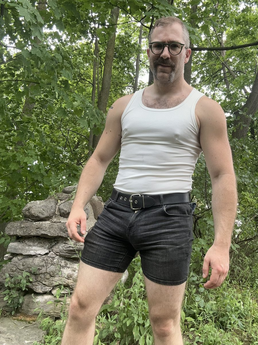 theleathercook's tweet photo. POV: you find dad in the woods https://t.co/hjigxUlDc1