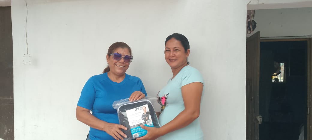 UnCarlos18989's tweet photo. #10Jul|| Sec. De Organización Norelys Agreda hizo entrega de ayuda técnica gracias al apoyo de Pdte. Regional @VillanuevaUNT para habitante del sector Banco Obrero de la municipalidad.
#UNTContigo https://t.co/zFIEgc3qFD