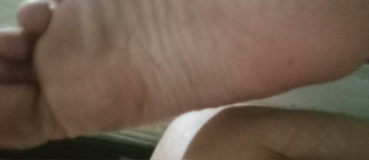 DioAlexRoma's tweet photo. @MasterJ77224916 @robinsoles_ @thefelixoliver Pay for my feet https://t.co/vRQZYTMnTv
