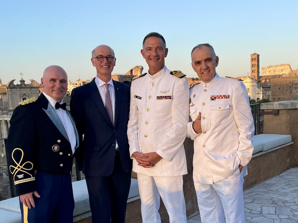 PEDeBauw's tweet photo. 🇧🇪🇪🇺 Happy to recognise Navy Capt. @GillesColmant’s contribution to European #security upon ending his term in Rome

As #Belgium’s Faculty Advisor to @NATO_DefCollege he coached dozens of #NATO Member &amp; Partner Nations’ staff in pol-military education

Proud of @BelgiumDefence! https://t.co/4GvGMlfBmw