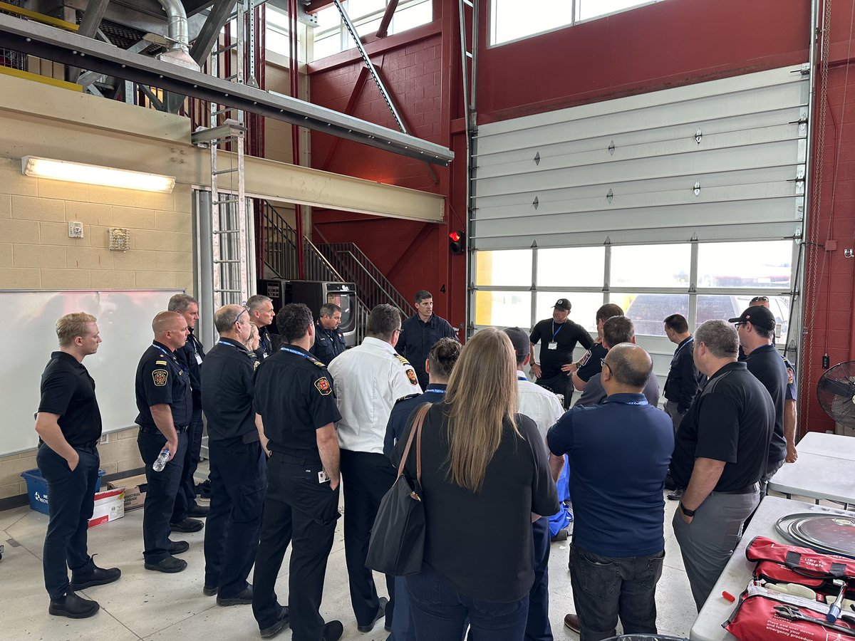 canadianfiremag's tweet image. After several enlightening sessions this morning, we have moved outside into breakout workshops, including a dismantling lab and battery handling/packing, a suppression lab, and an EV interaction &amp;amp; ESA risk assessment lab
@RandyNarinee 
#Firefighter #Firefighting #Training #ESA