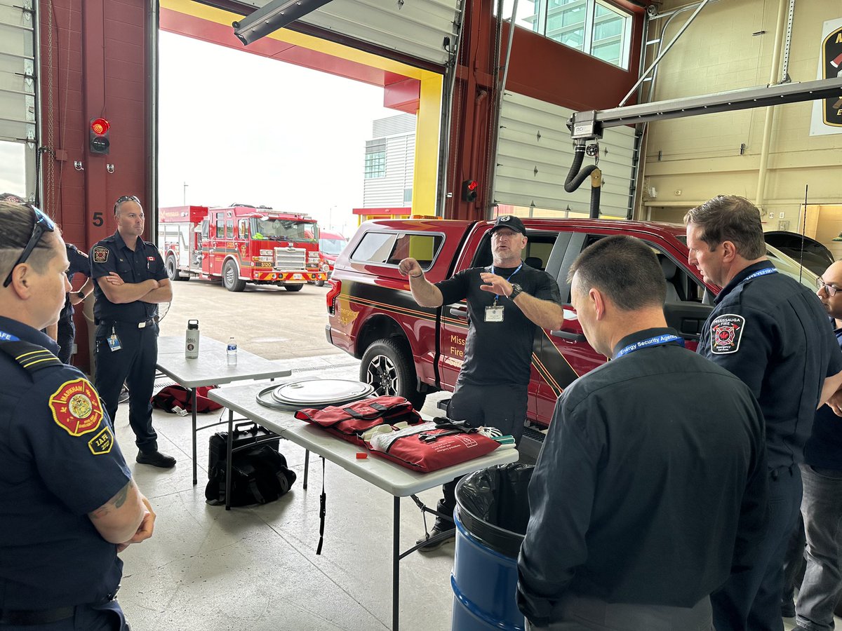 canadianfiremag's tweet image. After several enlightening sessions this morning, we have moved outside into breakout workshops, including a dismantling lab and battery handling/packing, a suppression lab, and an EV interaction &amp;amp; ESA risk assessment lab
@RandyNarinee 
#Firefighter #Firefighting #Training #ESA