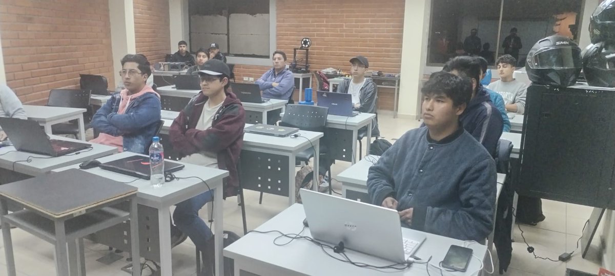 ISTAustro's tweet image. #InformaTEC | ✅La Carrera de Desarrollo de Software🖥️👨🏻‍💻 realiza charlas brindadas por docentes externos.

Más información en nuestra página web👇🏼
bit.ly/3VX4sBI