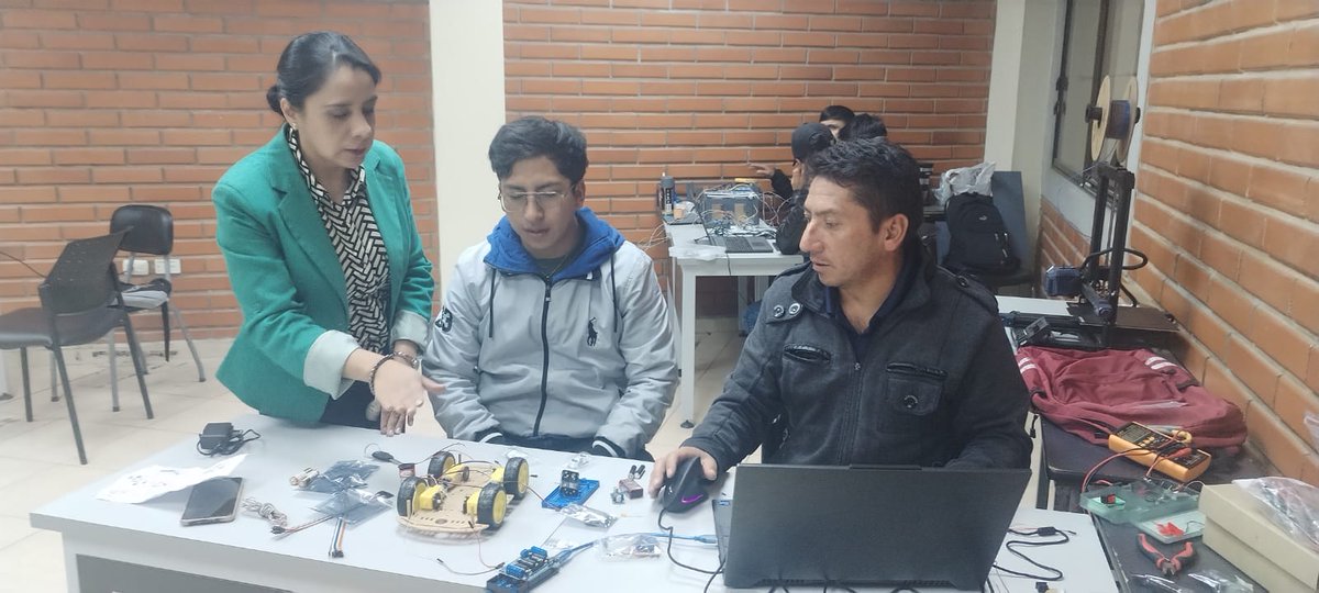 ISTAustro's tweet image. #InformaTEC | ✅La Carrera de Desarrollo de Software🖥️👨🏻‍💻 realiza charlas brindadas por docentes externos.

Más información en nuestra página web👇🏼
bit.ly/3VX4sBI