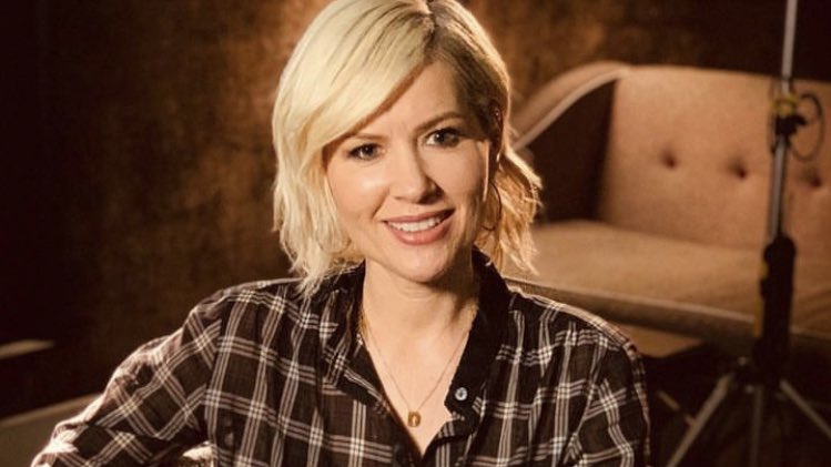 Dido says anyone who gives blood should be invited to choose a mystery gift from a lucky dip box on their way out.

“You could win anything from a tin of hot dogs to an iPhone,” she suggested