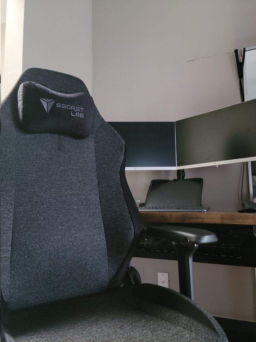 DanSimmler's tweet photo. #secretlab https://t.co/nrTeccnbwy