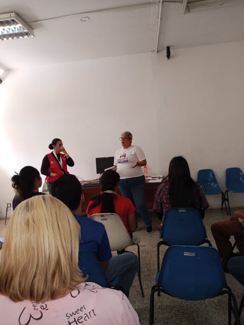 PopularJulioI's tweet photo. Servicio Social de la mano con la Coordinación de prevención del Instituto Nacional de la Mujer, realizaron el día de hoy un taller para los empleados sobre la violencia de género y su tipología.
#PoesiaMundialEnVenezuela
@MagaGutierrezV @NicolasMaduro @Somosivss https://t.co/7YayNfe7Jo