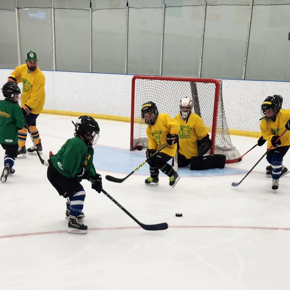 That's a wrap on our 8 week Skills Clinic! We had a blast! 
Our ONE Week Skills Clinic starts Monday August 12th!! 💚💛
#burkholderhockey 
#beyourbest 
#extraeffort