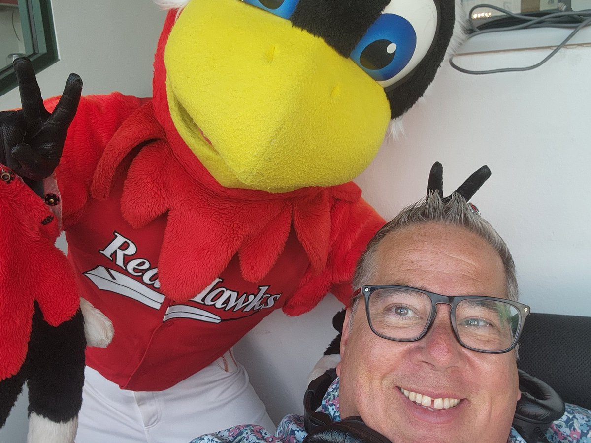 DanVaughanJr's tweet image. The booth tonight! Good to gran a #buzzybee and see my mate @Hawkeyefm let's go @SiouxCityXs
