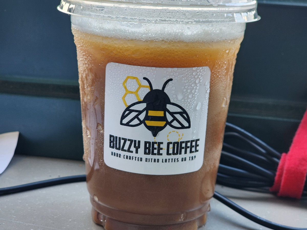 DanVaughanJr's tweet image. The booth tonight! Good to gran a #buzzybee and see my mate @Hawkeyefm let's go @SiouxCityXs