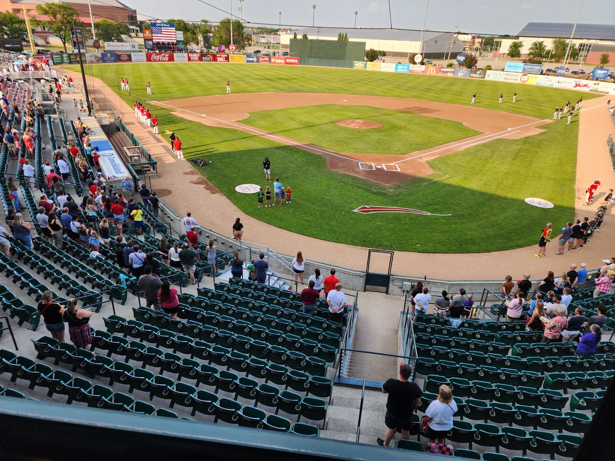 DanVaughanJr's tweet image. The booth tonight! Good to gran a #buzzybee and see my mate @Hawkeyefm let's go @SiouxCityXs