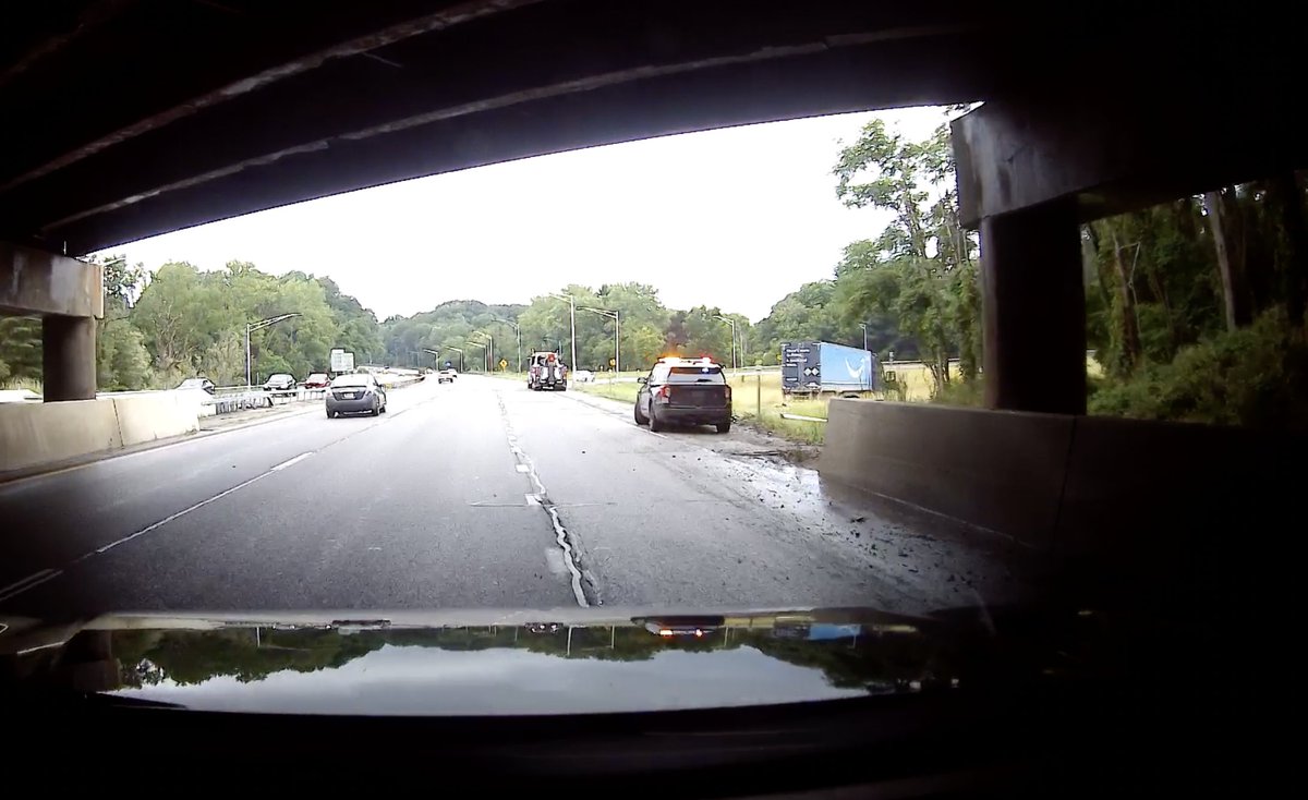 akflyer11's tweet photo. @mcfw videos aren't uploading for some reason, but here's the causes of 490E traffic today. 31F exit closed, along with the semi/car accident at 31 https://t.co/TeJVnf8NYd