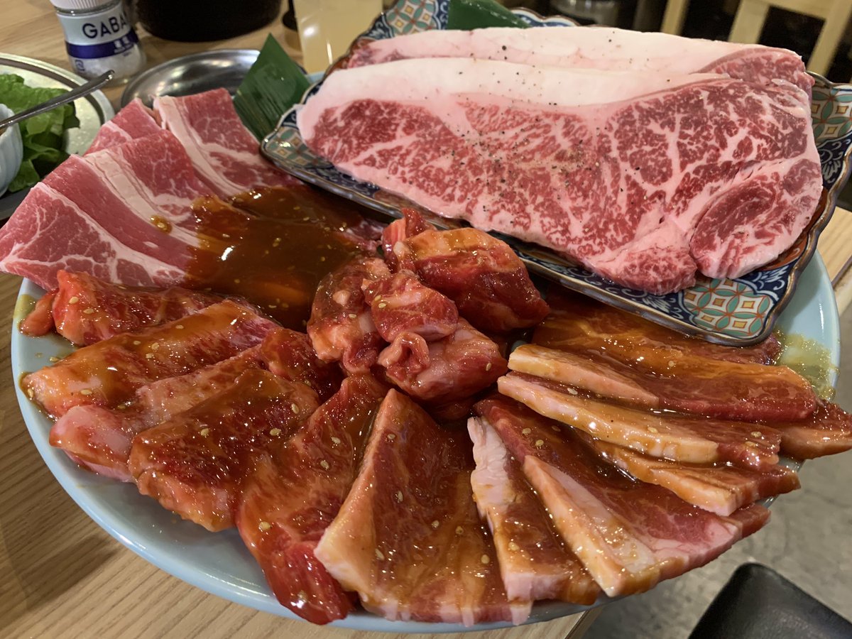 yakinikumogu's tweet photo. 焼肉ホルモンまるよし精肉店さんの1万円クーポンが当選したので先日行ってきました！
お肉は美味しいしレモンサワーは卓上から出てくるからめっちゃ酔っ払った🍋
ご馳走様でした！ https://t.co/OZGLHBja43