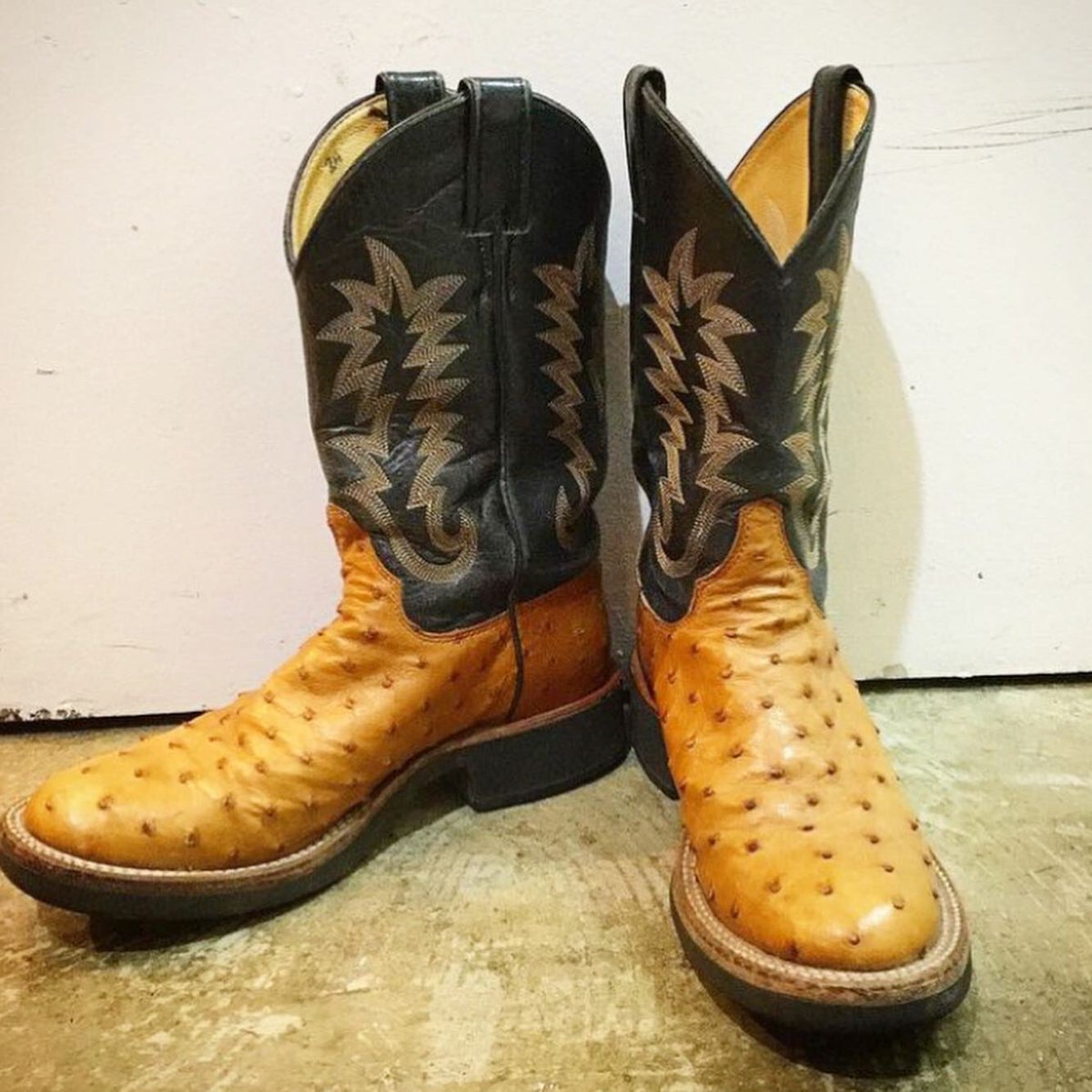 slap_multiroom's tweet photo. 【70s専門古着屋 柊-Hiragi- ✖︎ 古着屋PALS TOKYO】
ポップアップ出品商品

Justin ウエスタンブーツ
size:26.0
¥13,800 taxin
—
#justin #ジャスティ　#westernboots #ウエスタンブーツ
#70sファッション　#70sスタイル
#70s好きな人と繋がりたい 
#昭和レトロ　#70s古着 https://t.co/komckpCv7t