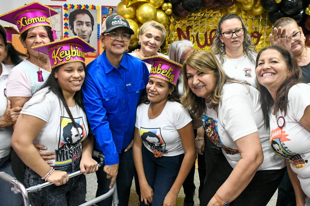 _LaAvanzadora's tweet photo. ¡Esto es inclusión!

Compartimos con la 1era. coherte de bachilleres de educación especial de la Misión Ribas del estado #Aragua. 

Reconocemos su esfuerzo y dedicación.

@NicolasMaduro https://t.co/jqwHxcGf7F