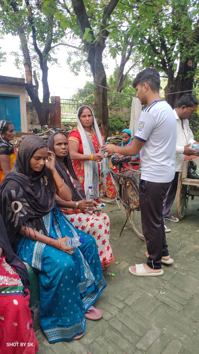 nkashyap903's tweet image. and other needy people in Lucknow and NTPC Tanda.
Through this program, interns experienced the challenges and obstacles faced in the free distribution programs done by social organizations.
#SrijanSocialInternshipProgram
#SESWSSocialInternshipProgram