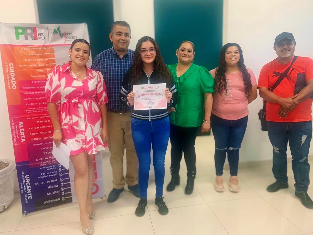 Sofia_MoralesQ's tweet photo. Desde #MJTlalnepantla buscamos que más mujeres se capaciten de manera constante para que tengan todas las herramientas necesarias para su desarrollo.
Un gusto llevar nuestro Taller de Aplicación de Gelish a nuestras amigas de Zona Oriente.
#SofiaMorales #PRITlalnepantla #PRI https://t.co/NTDdw1xyeC
