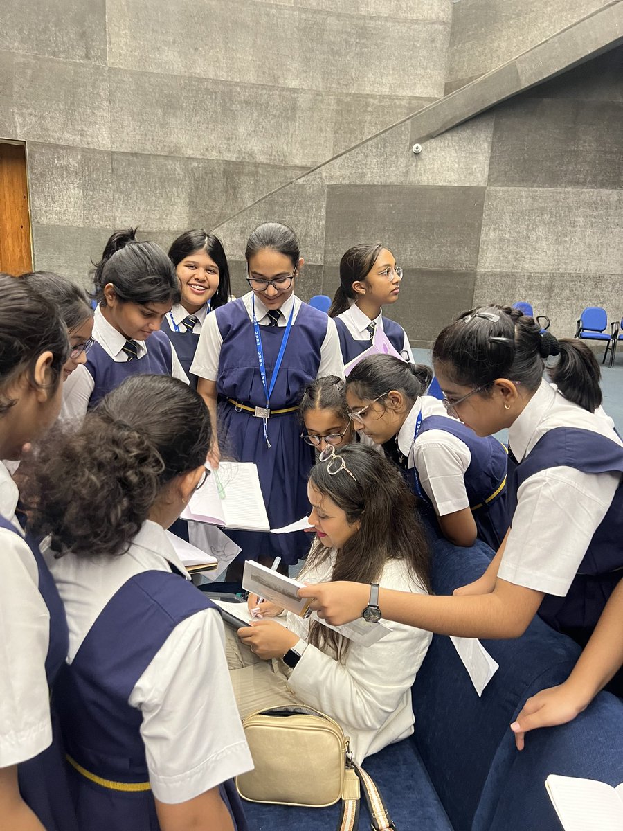 Semi-mobbed for autographs by these young ones who are clearly inspired by all the singing we are doing at the Voice and Choral Festival at La Martiniere Girls’ in Lucknow. Love their eagerness to learn 💜💜
#guestconductor #choralmusic #musicforall #Singing