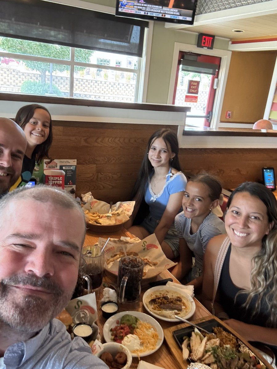 From Utah to Branson and back to Utah, been 5 years so great to reunite with them! #everyguestcounts #chilislove <a href="/hasquet/">Hasquet</a> <a href="/Hikeabike902/">Harrison Dixon</a>