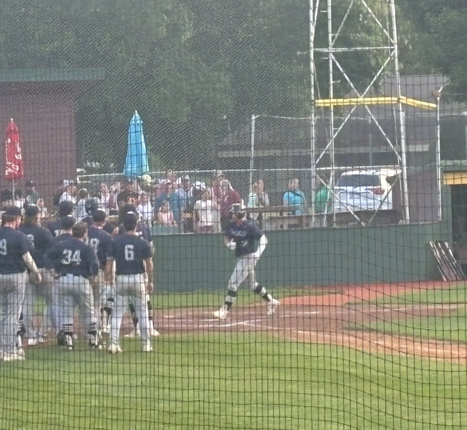 Bennett Lecher with a solo bomb to give the Blues a 3-2 lead in the eighth!