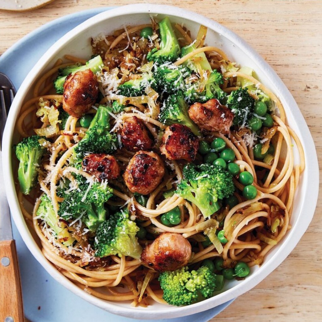 Pasta with meatballs and broccoli! 🥦⁠
⁠
A comforting bowl of iron-rich pasta you will absolutely love. Get this tasty and speedy dinner recipe here: healthyfood.com/healthy-recipe…