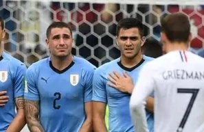 VoyConBirra's tweet photo. Ustedes pedian de capitan a este cagon, hijo de mil puta. 
Nunca mas seleccion al derrotista de mierda este. https://t.co/zL0XrkZ2zv