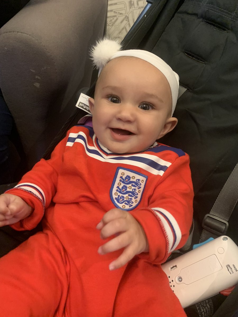 FitchSharon's tweet photo. My Ella doing her bit for England🏴󠁧󠁢󠁥󠁮󠁧󠁿 football fan following in her family footsteps forgive her for being an arsenal fan⚽️🏴󠁧󠁢󠁥󠁮󠁧󠁿❤️ https://t.co/S03IpEHauS