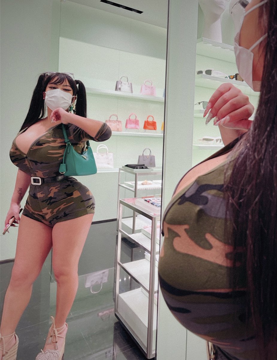 iammilababy's tweet photo. Old pic of me, looking at my curves...

#old #young #curves #plastic #doll #barbie #asian #bimbo #bimbofication #bigger #fakelook #proud #artist #covid https://t.co/8O2Fkybcy1