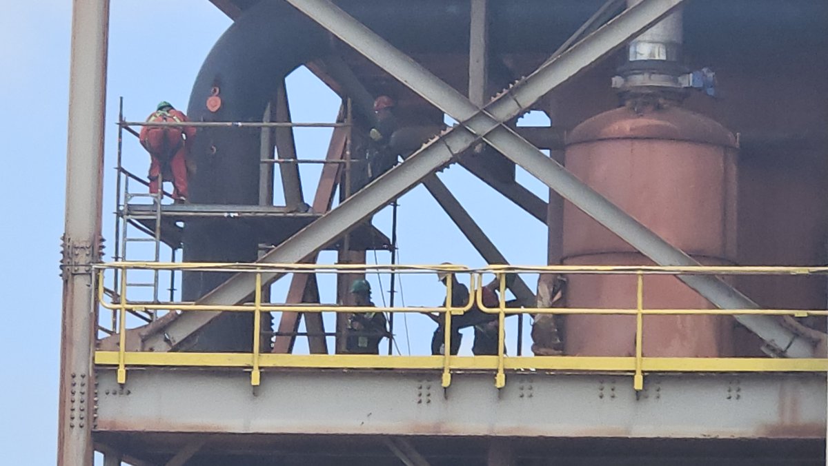 AndresSanc39046's tweet photo. Avanzamos en el 6to Tren de Lixiviación, en @MoaNickel1994. Se trasladó al área del proyecto otro juego de tuberías pre-fabricadas para continuar el montaje. A la vez, se reciben nuevos entre-dos y otros equipos necesarios.
#ProyectosDeCrecimientoMoa
#PSAFabricaComprometida https://t.co/tICMWcPHW2
