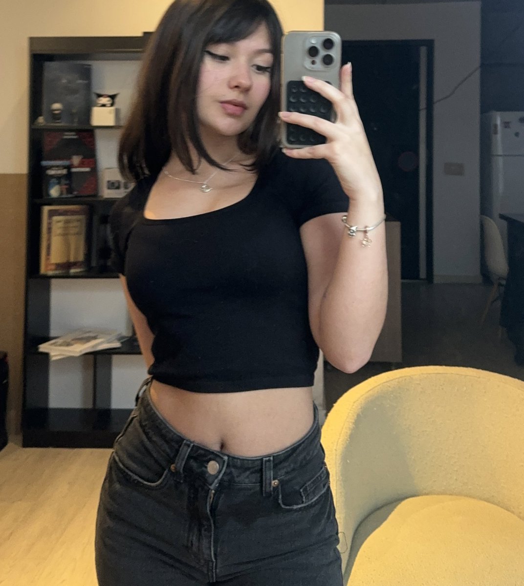Júlia tweet media
