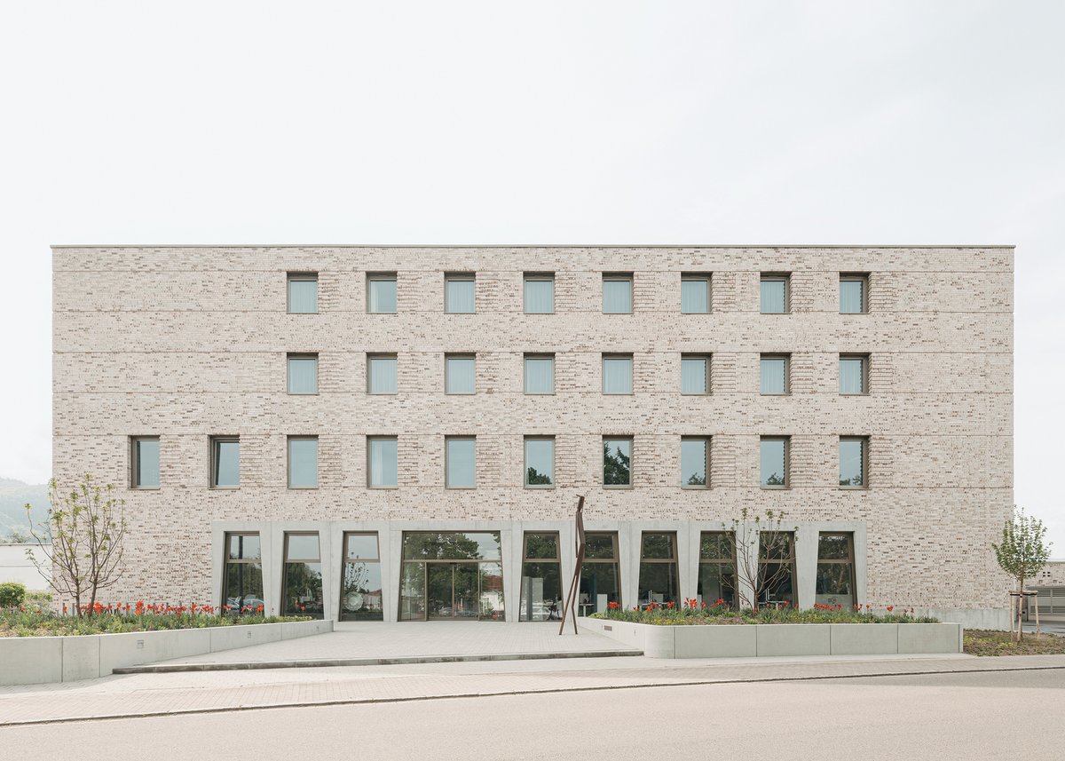 replace_app's tweet photo. Music Academy Staufen / Bez+Kock Architekten https://t.co/dFhSFz6nc2 https://t.co/w4Kcd6m8Vz