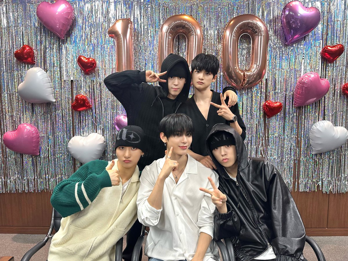 poraohyeonbin's tweet photo. O TEMPO TA VOANDO 🤧
Hoje o Nowadays completou 100 dias como um grupo amamos muito os meninos eles merecem o mundo 🌎 💕
Isso é apenas o começo que venha mais dias, meses e anos❤️
#NOWADAYS #HYEOBIN @CUBE_NOWADAYS https://t.co/6FMeFedVea
