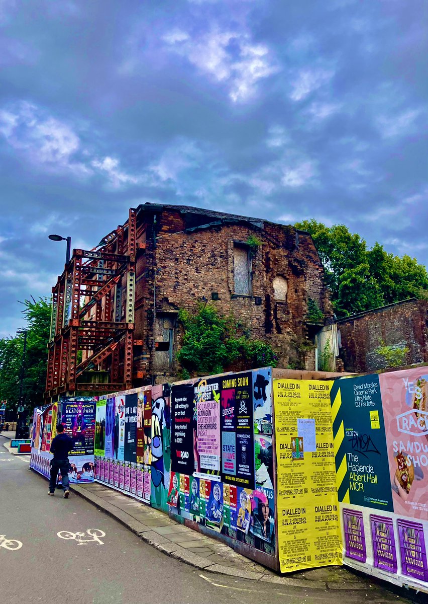 DiemerStefan's tweet photo. Post-@TaLC2024 walk through Manchester‘s Northern Quarter 🐝 #TaLC2024 https://t.co/2nbuxkXBkZ