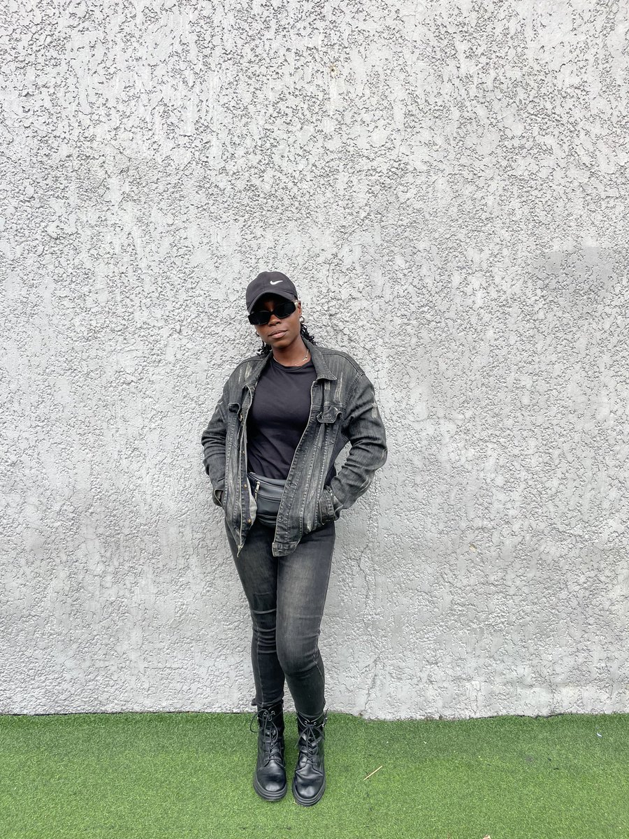 AuntyJuwon's tweet image. Day 3: Costume dayyyy

Yeah you definitely guessed wrong 😂✋🏻

#Finalyearweek