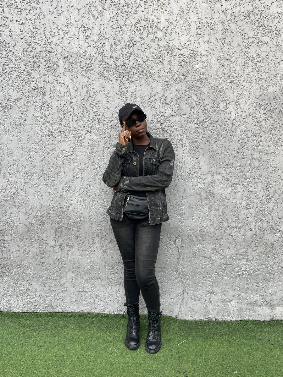 AuntyJuwon's tweet image. Day 3: Costume dayyyy

Yeah you definitely guessed wrong 😂✋🏻

#Finalyearweek