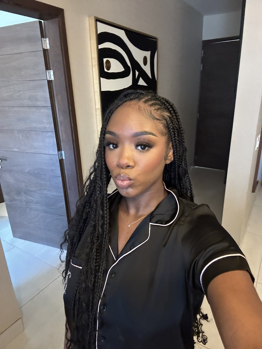 sweetestgemini2's tweet photo. muah https://t.co/cjiMwDswcL