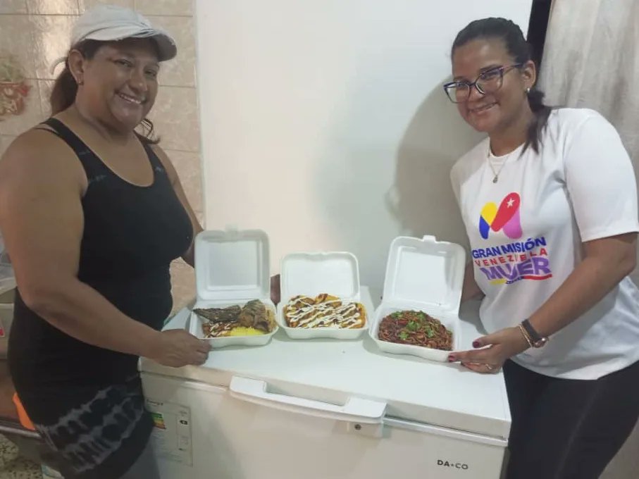immig_ccs's tweet photo. Hoy celebramos el éxito de la visita Casa a Casa Productivo en la parroquia La Vega, donde atendimos a 5 valientes mujeres emprendedoras.

@NicolasMaduro
@dcabellor
@gestionperfecta
@afrikita_vargas 
 
#IMMIG #DesarrolloProductivo #RevoluciónFeminista💪🌹 #VenezuelaMujer https://t.co/7SCSbYI3i3