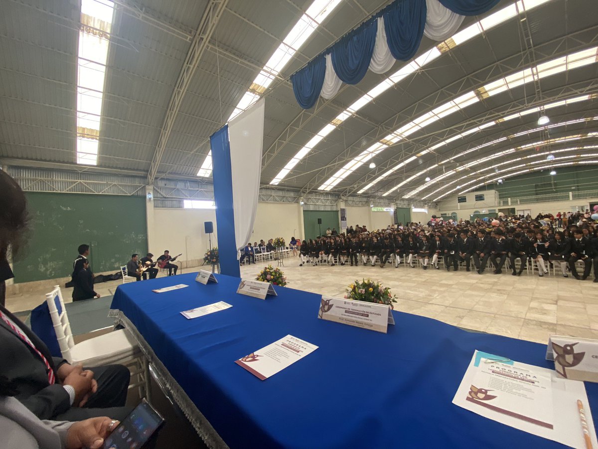 krisalidaV's tweet photo. Epo 182 de Guadalupe Yancuictlalpan, Tianguistenco Méx. realizando la ceremonia de terminación de estudios, 2021-2024, entregando una generación más de 185 estudiantes, a la comunidad. https://t.co/8I3nLvYDN5