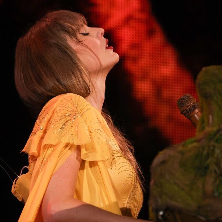 tswifterastour's tweet photo. 🚨| "happiness" is now officially the final song from "evermore" that has not yet been played live on 'The Eras Tour'! https://t.co/ZwcXzrOgps